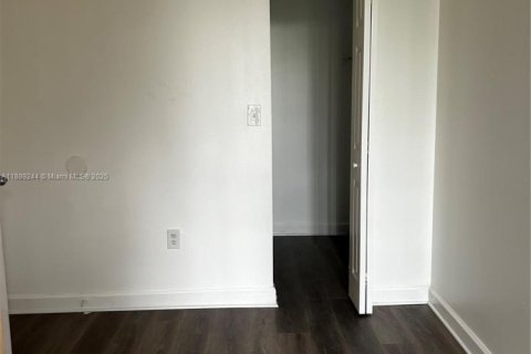 Condominio en alquiler en Hialeah, Florida, 2 dormitorios, 84.36 m2 № 1941283 - foto 9