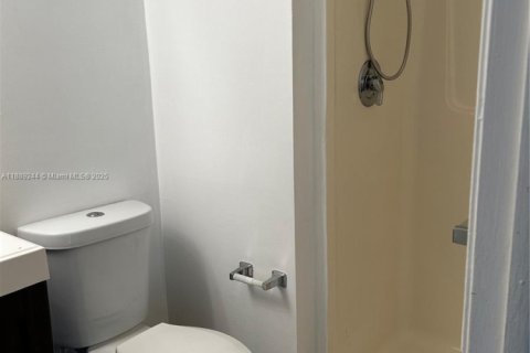 Condominio en alquiler en Hialeah, Florida, 2 dormitorios, 84.36 m2 № 1941283 - foto 7