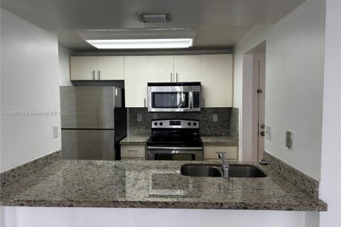 Condominio en alquiler en Hialeah, Florida, 2 dormitorios, 84.36 m2 № 1941283 - foto 2