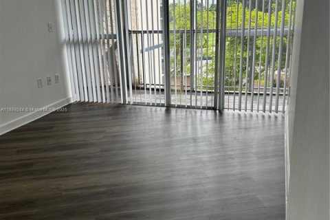 Condominio en alquiler en Hialeah, Florida, 2 dormitorios, 84.36 m2 № 1941283 - foto 14