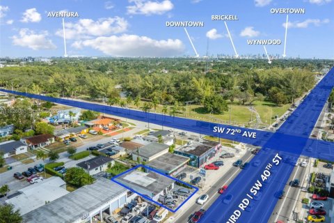 Propiedad comercial en venta en Miami, Florida № 1984530 - foto 13