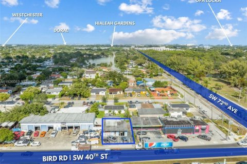 Propiedad comercial en venta en Miami, Florida № 1984530 - foto 1