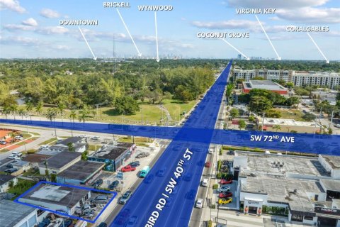 Propiedad comercial en venta en Miami, Florida № 1984530 - foto 2