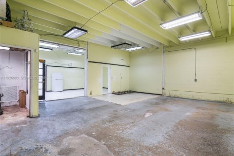 Propiedad comercial en venta en Miami, Florida № 1984530 - foto 8