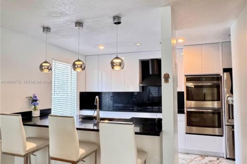 Купить таунхаус в Корал-Спрингс, Флорида 6 комнат, 148.64м2, № 2009595 - фото 8