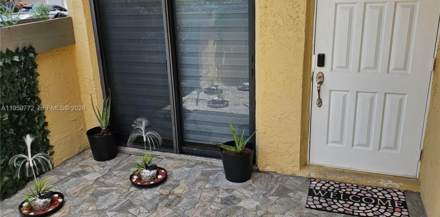 Таунхаус в Корал-Спрингс, Флорида 6 комнат, 148.64м2 № 2009595