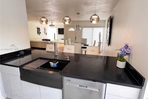 Купить таунхаус в Корал-Спрингс, Флорида 6 комнат, 148.64м2, № 2009595 - фото 13