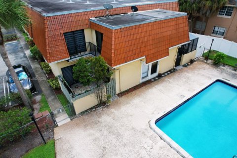 Купить таунхаус в Корал-Спрингс, Флорида 6 комнат, 148.64м2, № 2009595 - фото 3