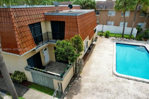 Купить таунхаус в Корал-Спрингс, Флорида 6 комнат, 148.64м2, № 2009595 - фото 2