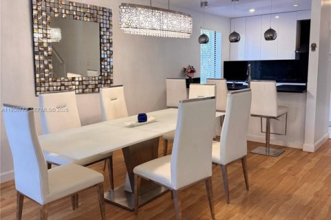 Купить таунхаус в Корал-Спрингс, Флорида 6 комнат, 148.64м2, № 2009595 - фото 7