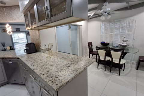 House in Tamarac, Florida 3 bedrooms, 192.03 sq.m. № 1704247 - photo 20