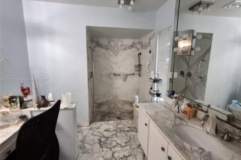 House in Tamarac, Florida 3 bedrooms, 192.03 sq.m. № 1704247 - photo 11
