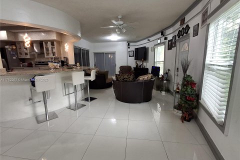 House in Tamarac, Florida 3 bedrooms, 192.03 sq.m. № 1704247 - photo 15