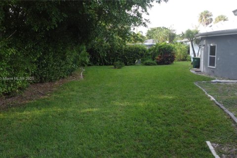 House in Tamarac, Florida 3 bedrooms, 192.03 sq.m. № 1704247 - photo 21