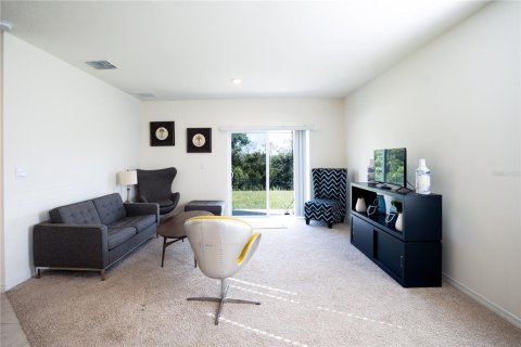 House in Davenport, Florida 5 bedrooms, 234.3 sq.m. № 1906970 - photo 6