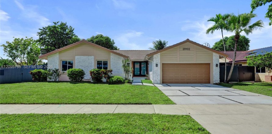 House in Hialeah, Florida 4 bedrooms, 187.2 sq.m. № 2392866