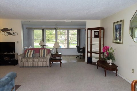 Condo in Saint Petersburg, Florida, 1 bedroom  № 1548787 - photo 3