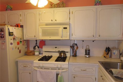Condo in Saint Petersburg, Florida, 1 bedroom  № 1548787 - photo 10