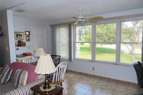 Condo in Saint Petersburg, Florida, 1 bedroom  № 1548787 - photo 2