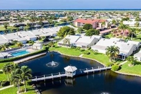 House in Punta Gorda, Florida 3 bedrooms, 186.18 sq.m. № 2221958 - photo 5