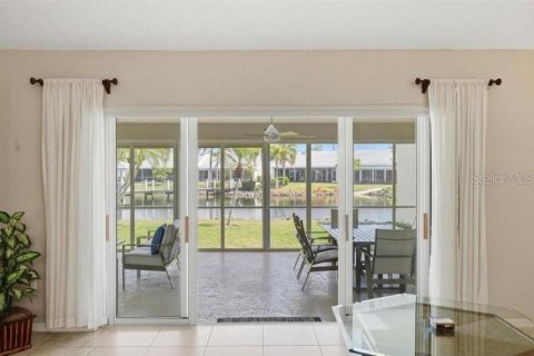 House in Punta Gorda, Florida 3 bedrooms, 186.18 sq.m. № 2221958 - photo 16