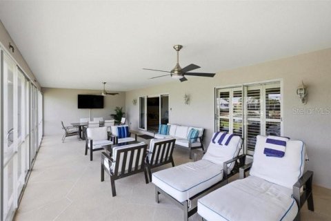 House in Punta Gorda, Florida 3 bedrooms, 186.18 sq.m. № 2221958 - photo 3