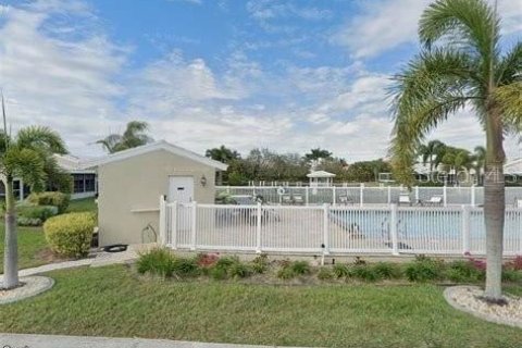 House in Punta Gorda, Florida 3 bedrooms, 186.18 sq.m. № 2221958 - photo 27