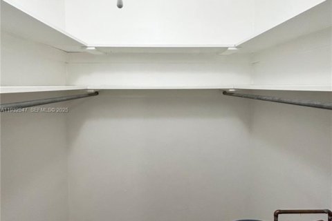 Снять в аренду квартиру в Форт-Лодердейл, Флорида 1 спальня, 46.45м2, № 1990988 - фото 7