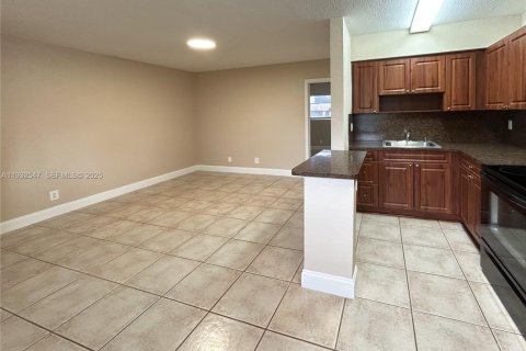 Снять в аренду квартиру в Форт-Лодердейл, Флорида 1 спальня, 46.45м2, № 1990988 - фото 2