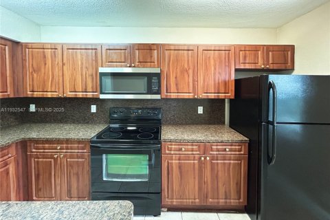 Снять в аренду квартиру в Форт-Лодердейл, Флорида 1 спальня, 46.45м2, № 1990988 - фото 1