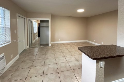 Снять в аренду квартиру в Форт-Лодердейл, Флорида 1 спальня, 46.45м2, № 1990988 - фото 4