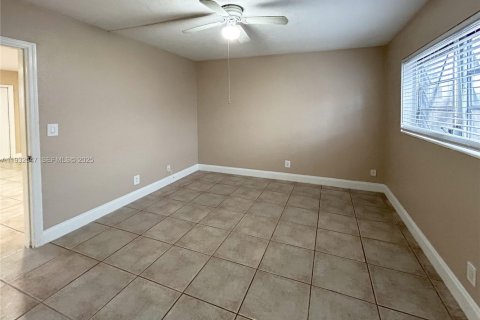 Снять в аренду квартиру в Форт-Лодердейл, Флорида 1 спальня, 46.45м2, № 1990988 - фото 8