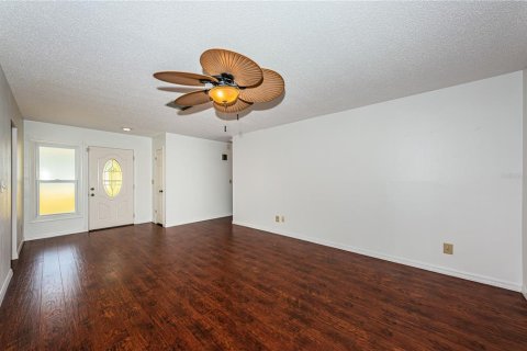 House in Seminole, Florida 3 bedrooms, 114.08 sq.m. № 1747701 - photo 9