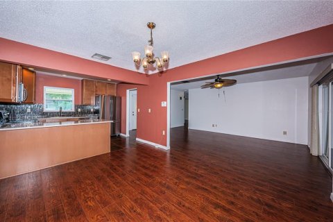 House in Seminole, Florida 3 bedrooms, 114.08 sq.m. № 1747701 - photo 15