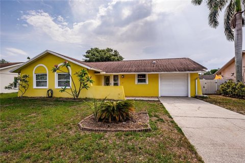 House in Seminole, Florida 3 bedrooms, 114.08 sq.m. № 1747701 - photo 1