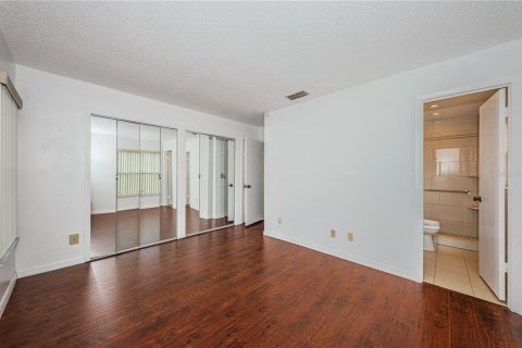 House in Seminole, Florida 3 bedrooms, 114.08 sq.m. № 1747701 - photo 23