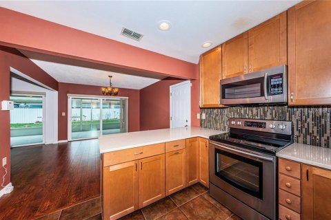 House in Seminole, Florida 3 bedrooms, 114.08 sq.m. № 1747701 - photo 19