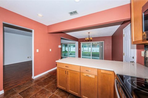 House in Seminole, Florida 3 bedrooms, 114.08 sq.m. № 1747701 - photo 21