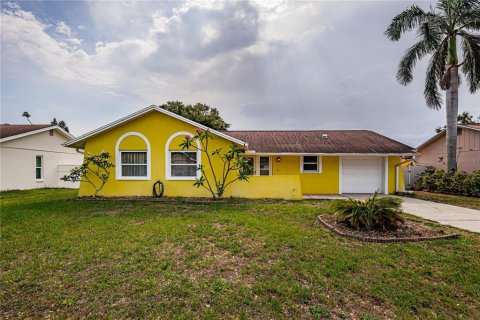 House in Seminole, Florida 3 bedrooms, 114.08 sq.m. № 1747701 - photo 2