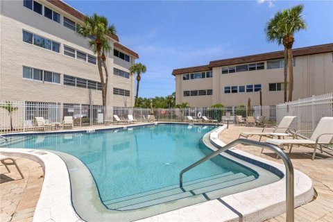Copropriété à vendre à Saint Petersburg, Floride: 2 chambres, 79.43 m2 № 1757829 - photo 2