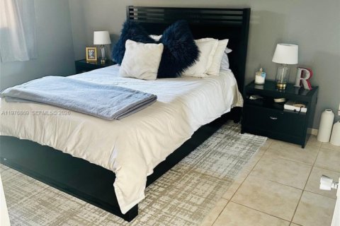 Copropriété à vendre à Miami, Floride: 1 chambre, 62.34 m2 № 2041543 - photo 5