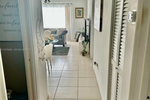 Copropriété à vendre à Miami, Floride: 1 chambre, 62.34 m2 № 2041543 - photo 10