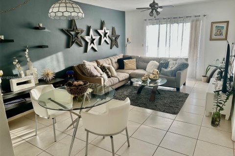 Copropriété à vendre à Miami, Floride: 1 chambre, 62.34 m2 № 2041543 - photo 4