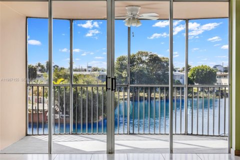 Condo in Miami, Florida, 2 bedrooms  № 2042707 - photo 8