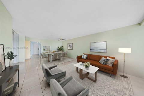 Condo in Miami, Florida, 2 bedrooms  № 2042707 - photo 16