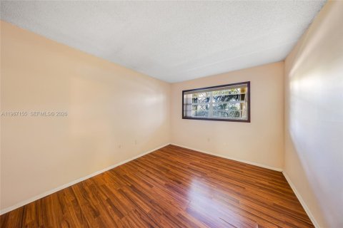 Condo in Miami, Florida, 2 bedrooms  № 2042707 - photo 25