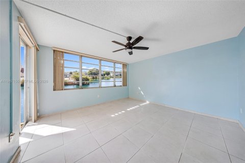 Condo in Miami, Florida, 2 bedrooms  № 2042707 - photo 28