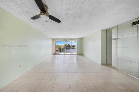 Condo in Miami, Florida, 2 bedrooms  № 2042707 - photo 4