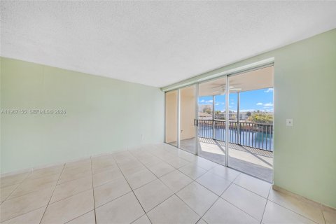 Condo in Miami, Florida, 2 bedrooms  № 2042707 - photo 5