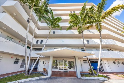 Condo in Miami, Florida, 2 bedrooms  № 2042707